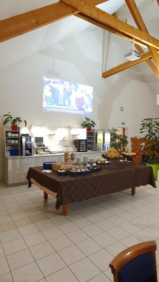 Logis Hotel Restaurant De L'Abbaye Ferrieres-en-Gatinais Kültér fotó