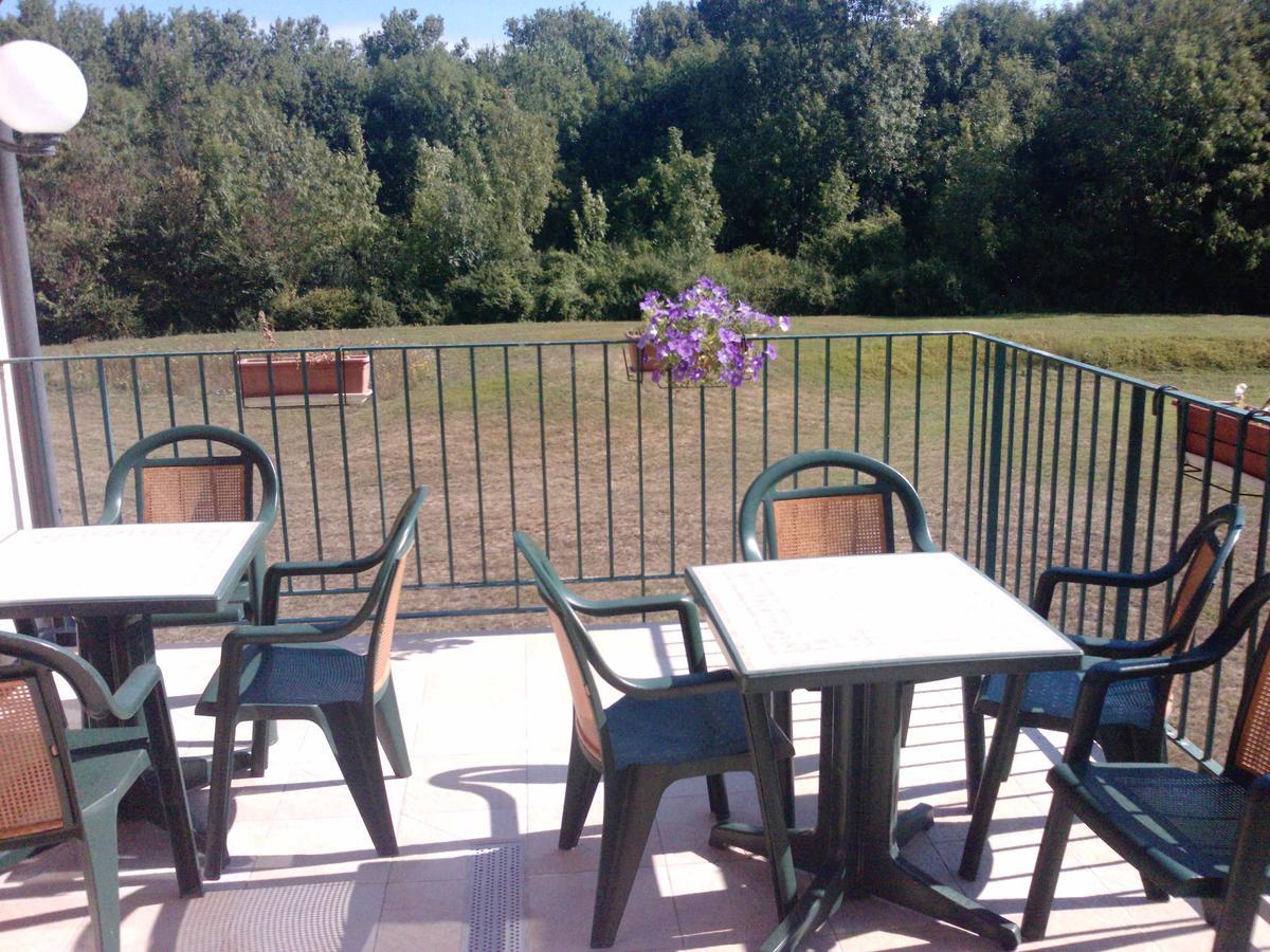 Logis Hotel Restaurant De L'Abbaye Ferrieres-en-Gatinais Kültér fotó