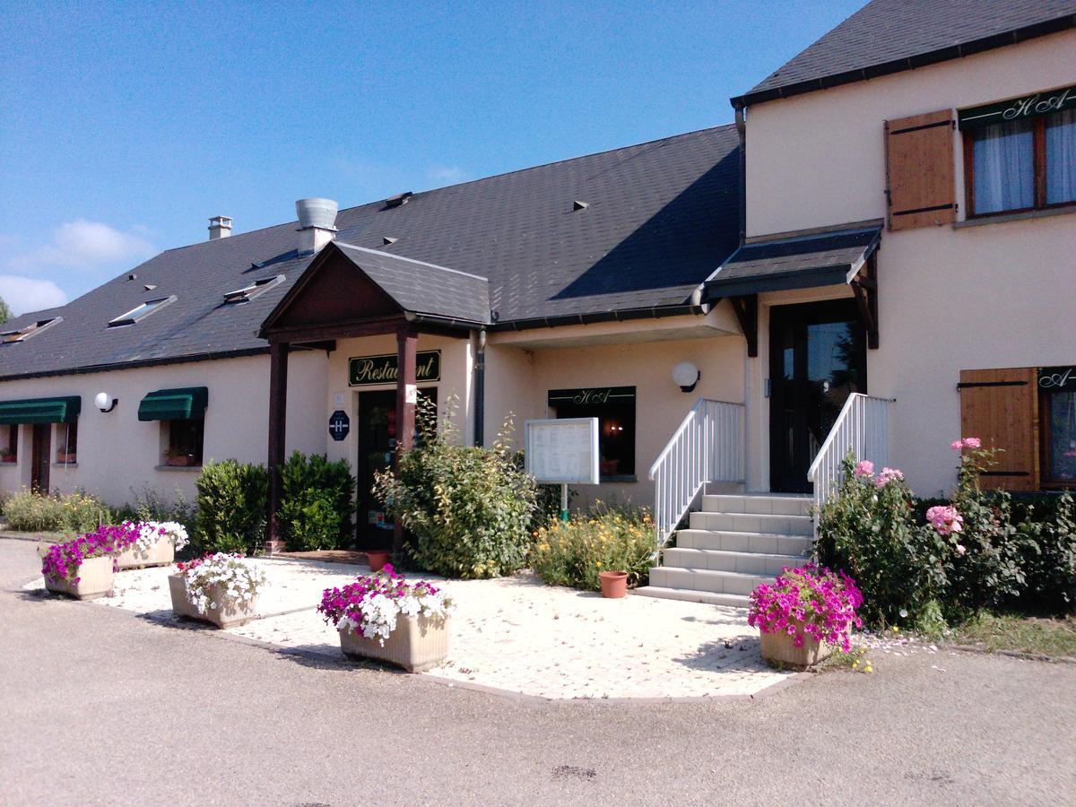 Logis Hotel Restaurant De L'Abbaye Ferrieres-en-Gatinais Kültér fotó