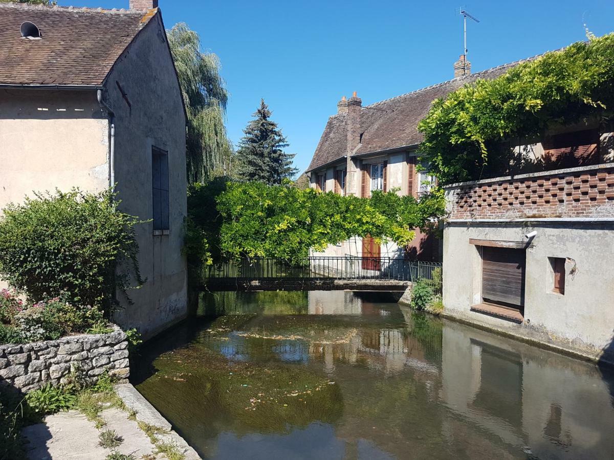 Logis Hotel Restaurant De L'Abbaye Ferrieres-en-Gatinais Kültér fotó